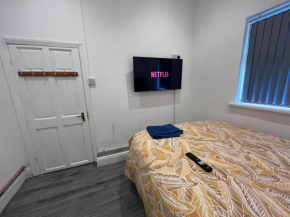 Snugly Studio Flat near Talbot Pub